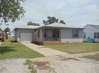 1207 Holly St, Perry, OK 73077