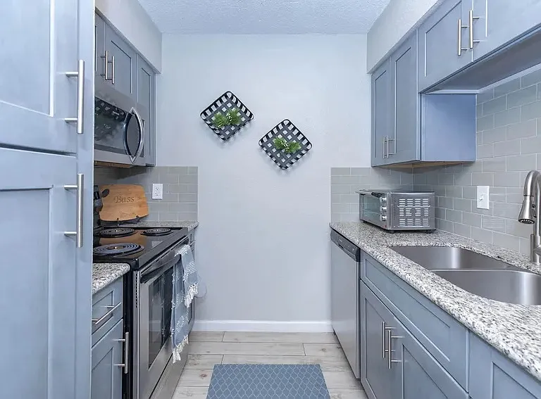 Huntington Park Apartments — Photo 2