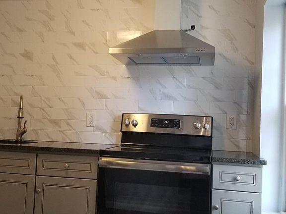 2nd image of 1442 Lombard St #2R