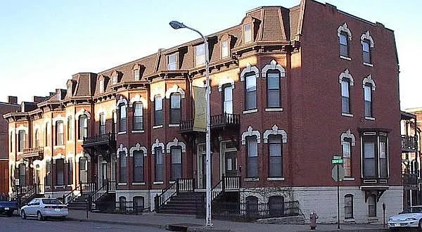 Main St, Dubuque — Photo 1