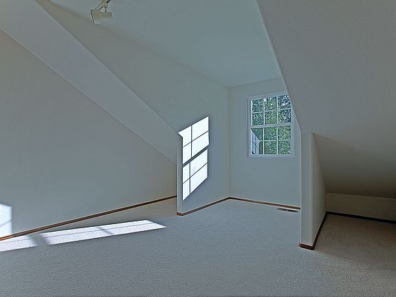 Bright Den or 3rd bedroom