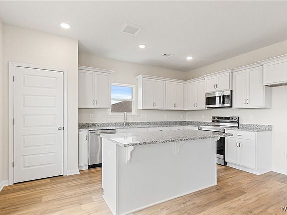 4th image of 9027 Saxon St