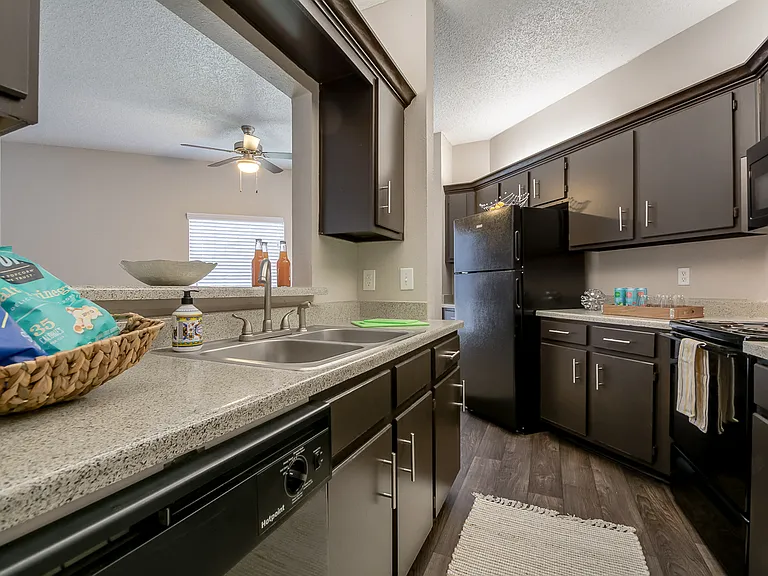 Summerstone Apartments — Photo 16
