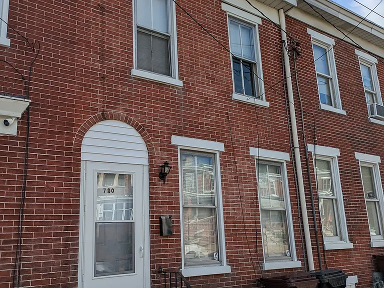720 S Harrison St — Photo 1