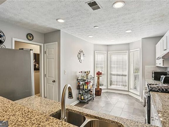 4th image of 2901 Lenox Rd NE #502