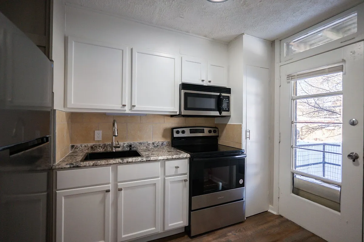 Building Photo - 1027 17th St NW