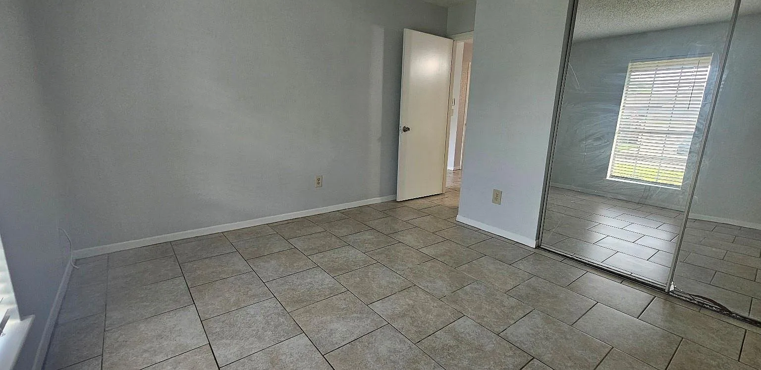 3 bed, 2.0 bath, 1552 sqft, $2,100 — Photo 3