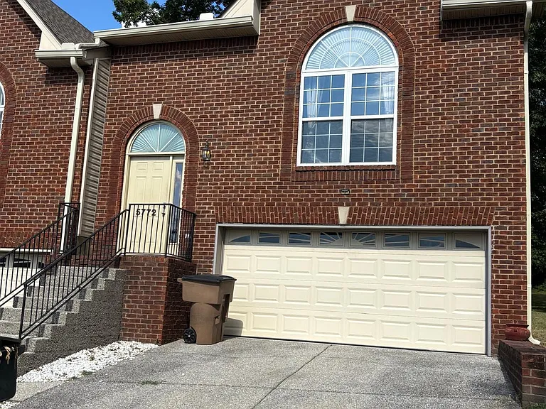 End-unit on the front row of the Townhomes of Brentwood Subdivision