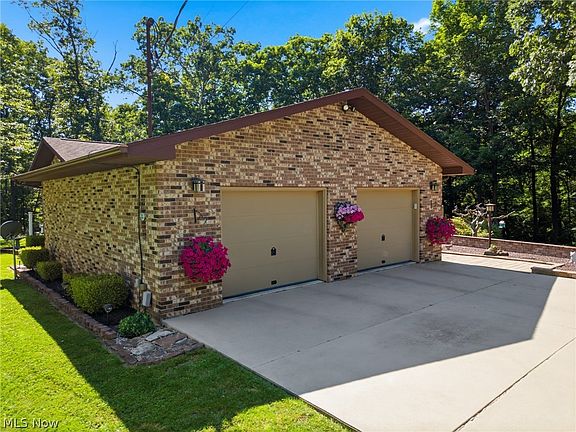 3rd image of 445 Northlake Dr
