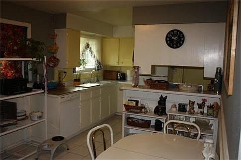 2nd image of 8099 Gladstone Ave