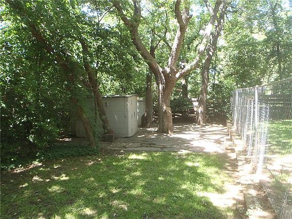 4th image of 2609 Jamestown Ln