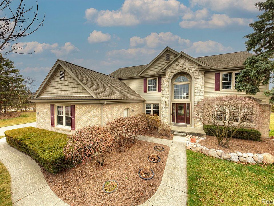 1st image of 47242 Glastonbury Dr