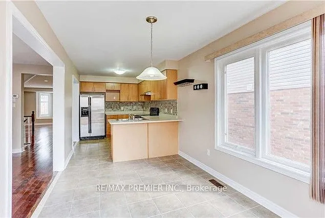 3080 Highbourne Cres — Photo 8