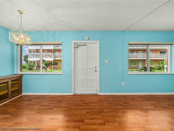 4th image of 2111 Lakeview Dr Unit 4-A