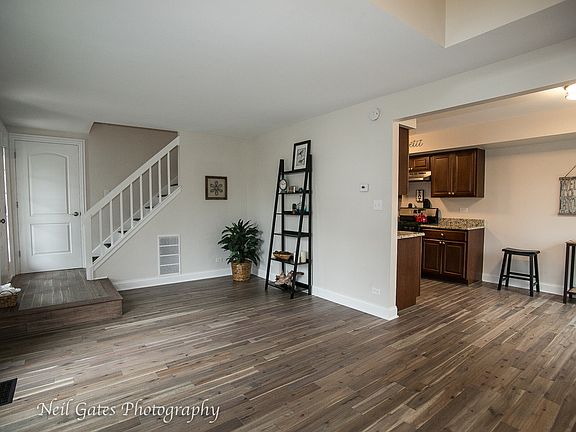 4th image of 3S124 Timber Dr #D