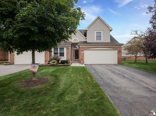 5523 Elmhurst Dr, Trenton, MI 48183