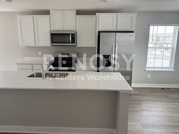 5th image of 12572 Guadalcanal Cir NE #F