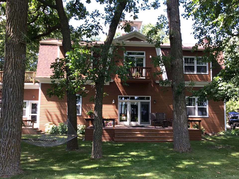 2nd image of 721 N Shore Dr