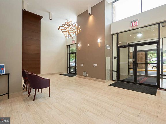 3rd image of 2311 Pimmit Dr APT 818