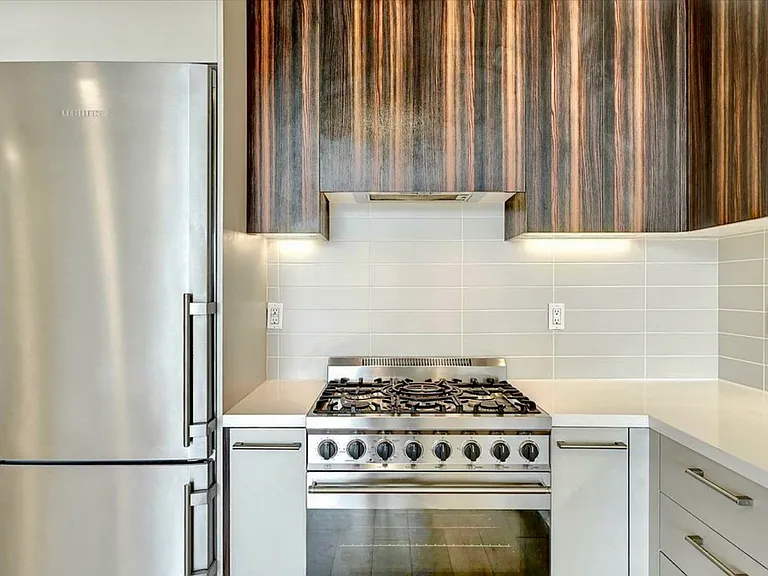 1188 Valencia St #404 — Photo 3