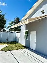 257 SW 12th St #1 — Photo 10