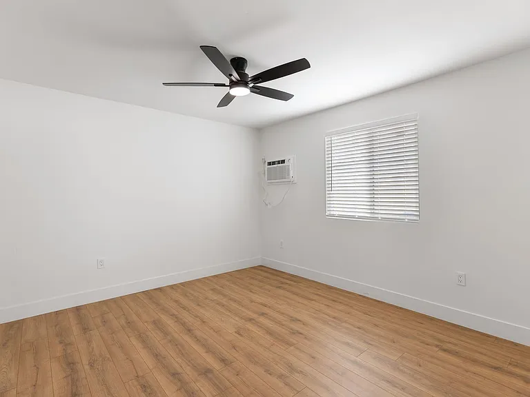 2044 S Forest Ave — Photo 13
