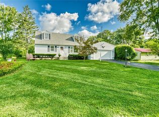 33 Camelot Dr, Rochester, NY 14623