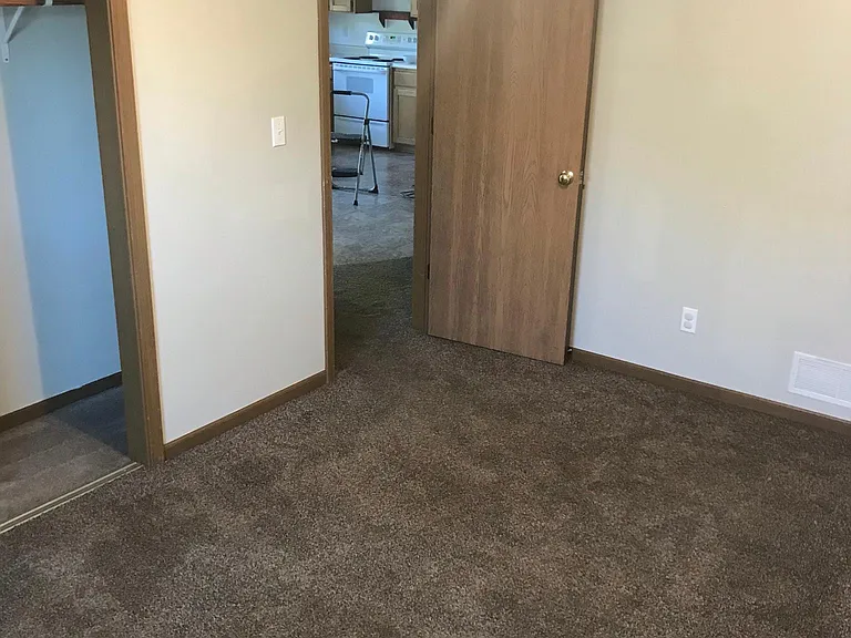 208 Truman St — Photo 2