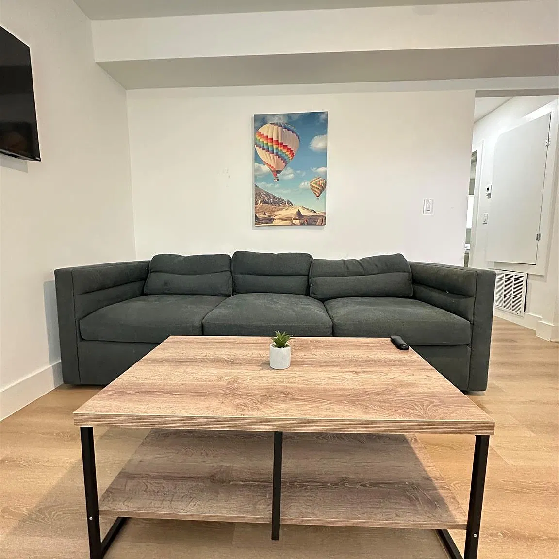 2 bed, 1.0 bath, 4588 sqft, $1,300 — Photo 3