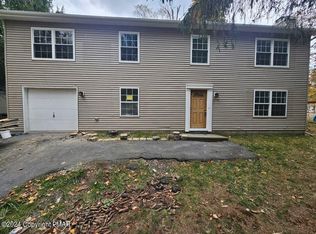 7165 Robinwood Dr, Tobyhanna, PA