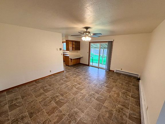 3rd image of 2555 Stortz Ave NE