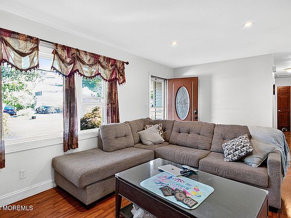 5th image of 8 Steven Place