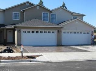 455 N 9th St, Central Point, OR 97502