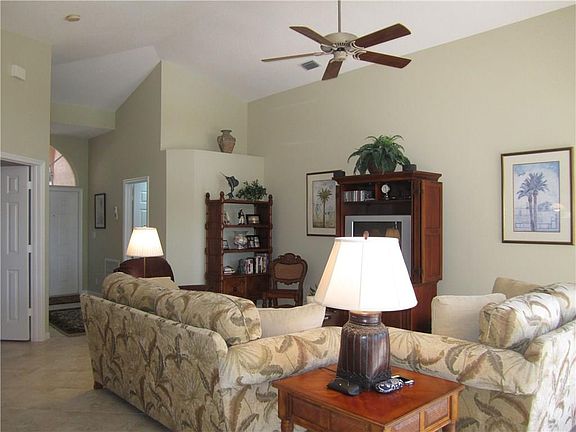 5th image of 1502 SE Holyrood Ln
