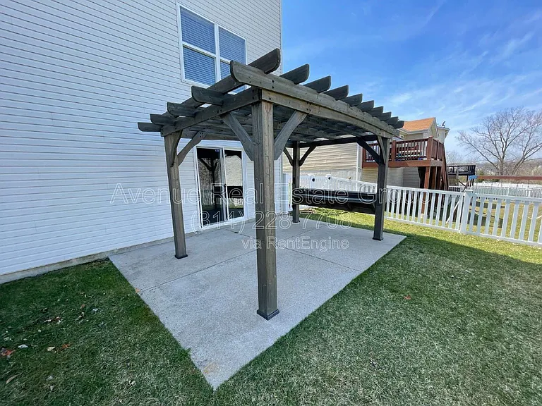 5533 Emerald Place Dr — Photo 40