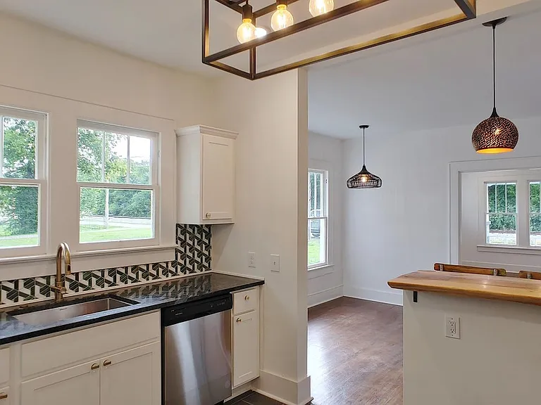 2123 Lyndon Ave — Photo 8