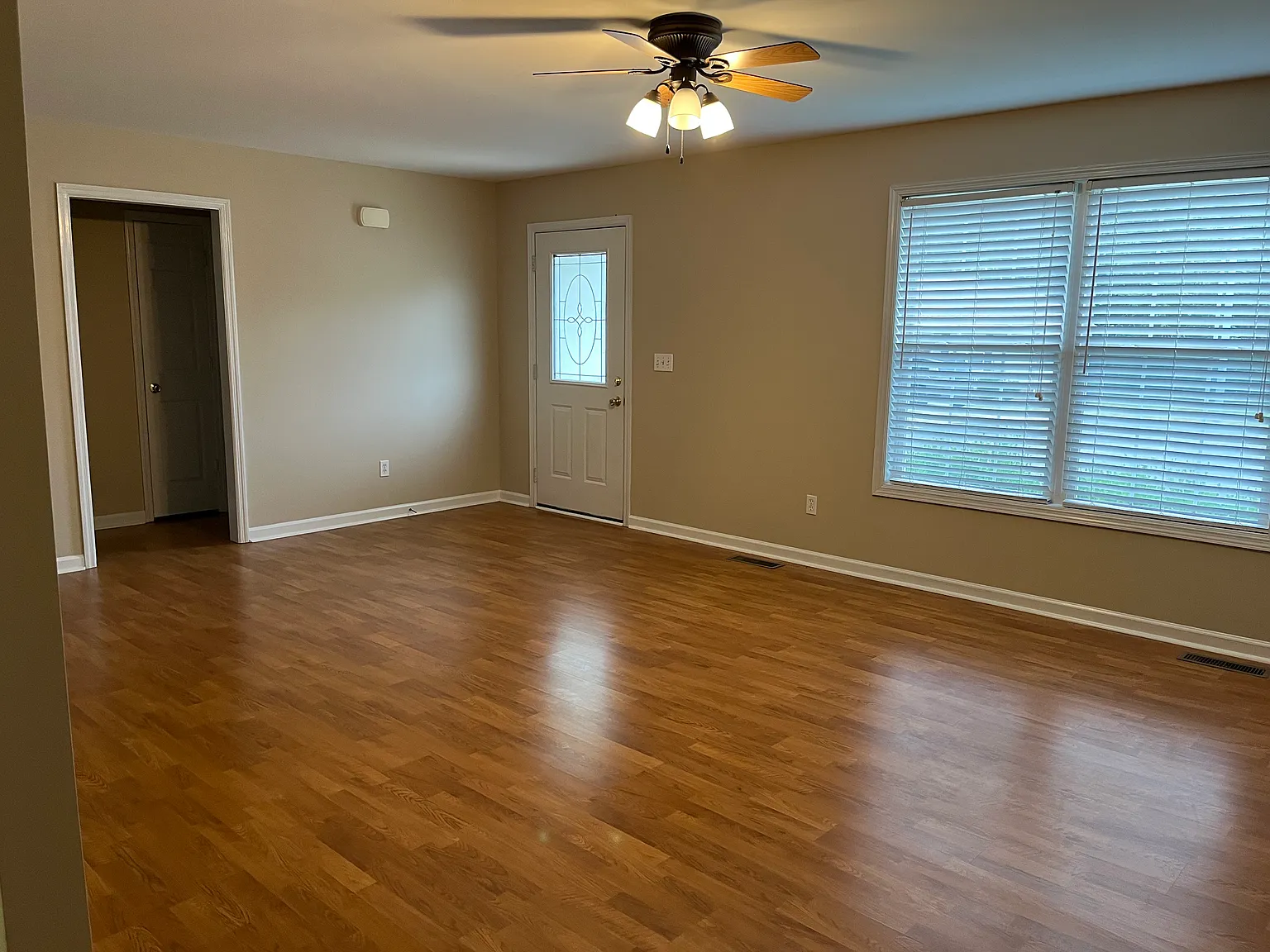 2 bed, 1100 sqft, $1,050 — Photo 2