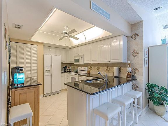 5th image of 252 Deerwood Cir APT 6