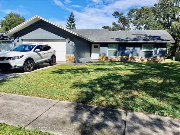 1020 Redbud Cir, Plant City, FL 33563