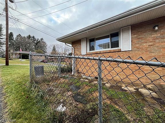 3rd image of 196 Forestview Dr