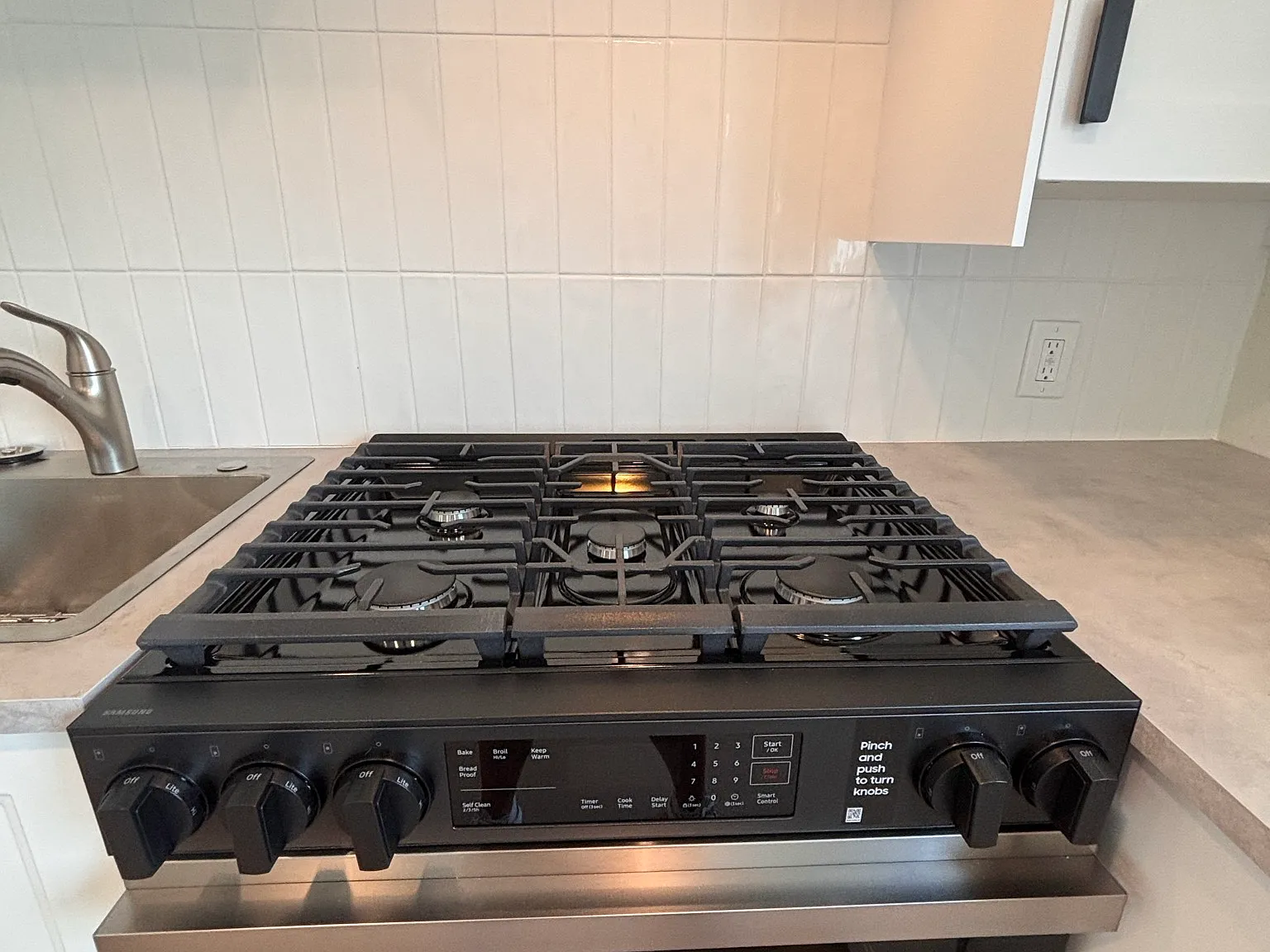 2 bed, 729 sqft, $2,100 — Photo 3