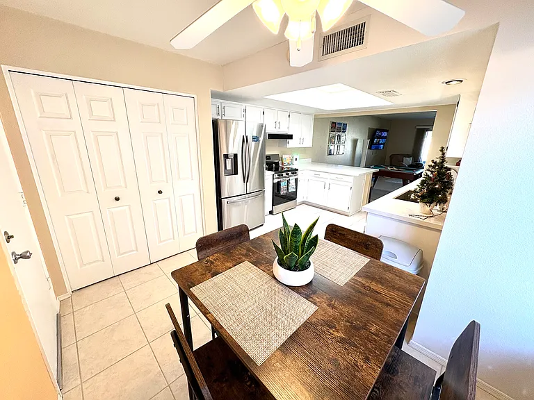 9806 W Kerry Ln — Photo 17