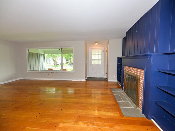 3rd image of 7943 Mitchell Farm Ln