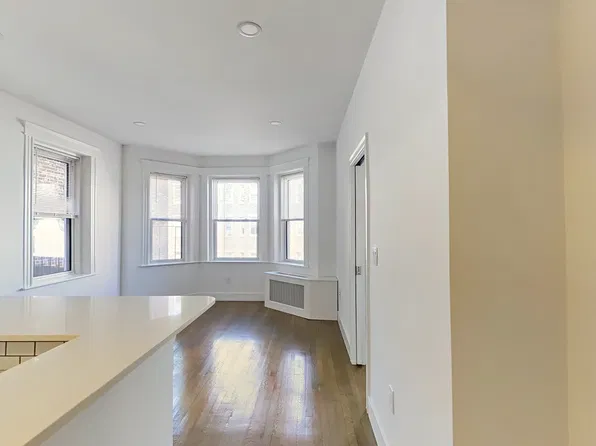 104 Queensberry St, Boston, MA