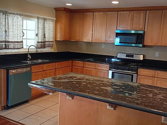 4th image of 13242 Premiere Ave