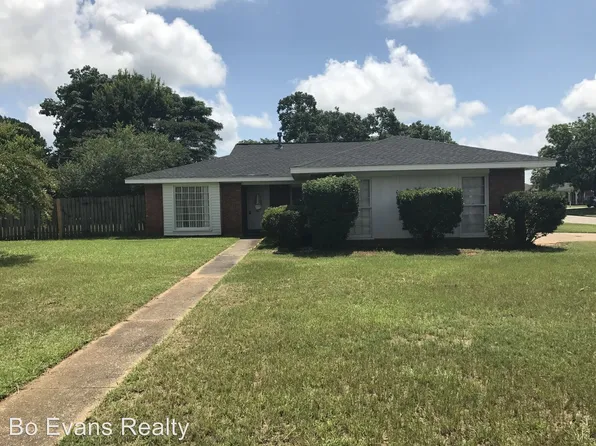 104 Irma Ln, Prattville, AL 36066