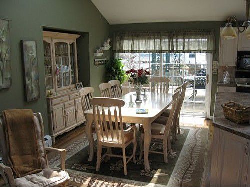 3rd image of 8 Pinetree Dr