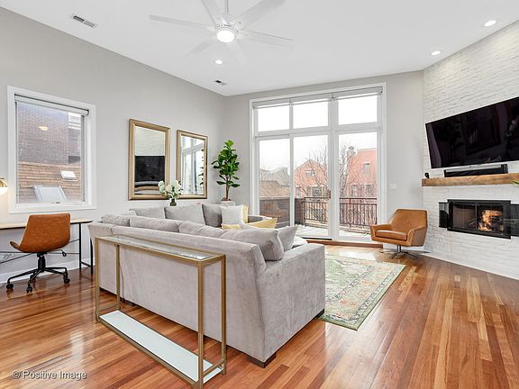 3rd image of 1061 N Marshfield Ave #3