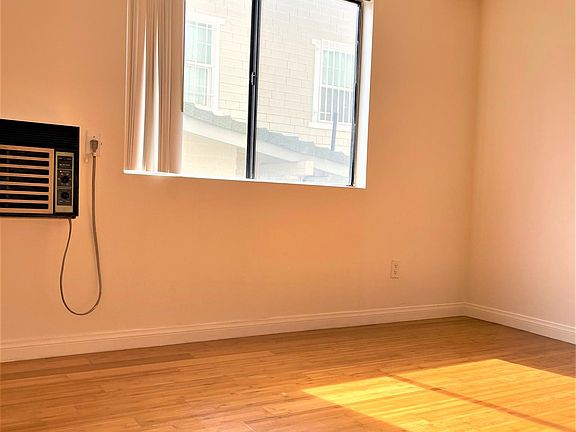 5th image of 843 S Ardmore Ave APT 201