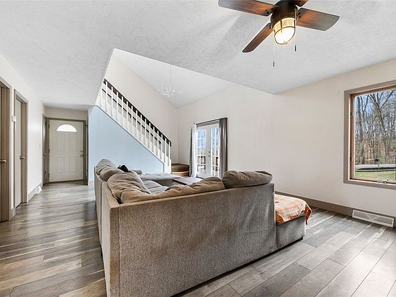 4th image of 147 Valley View Rd
